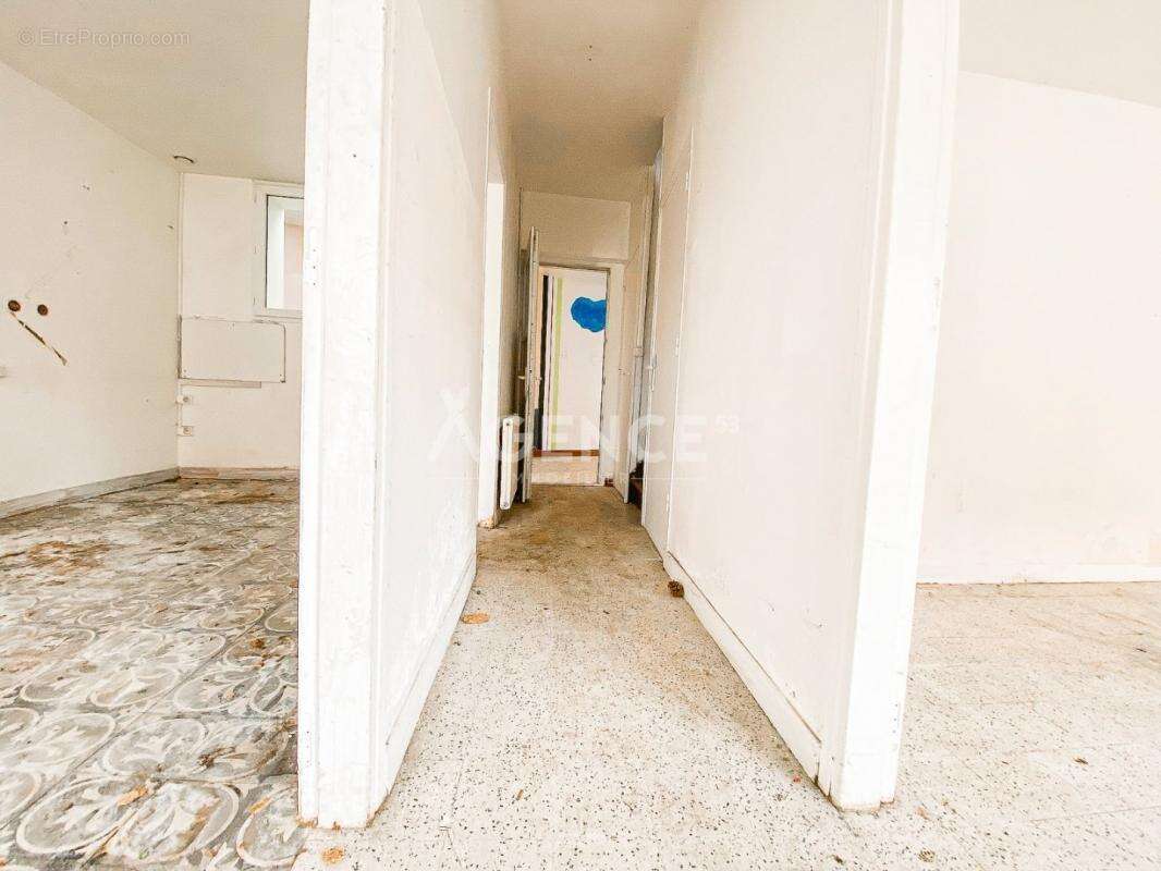 Maison à SAINT-MOMELIN