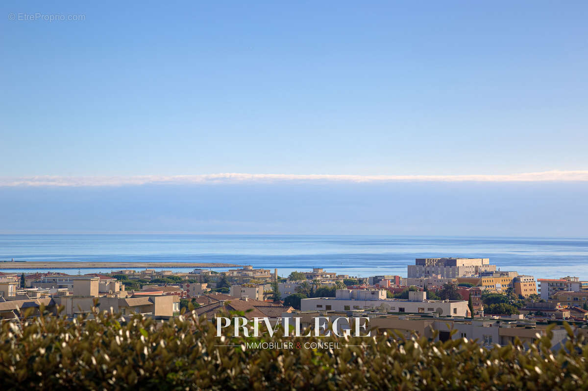 Appartement à SAINT-LAURENT-DU-VAR