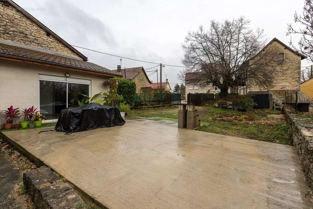 Maison à PORCIEU-AMBLAGNIEU