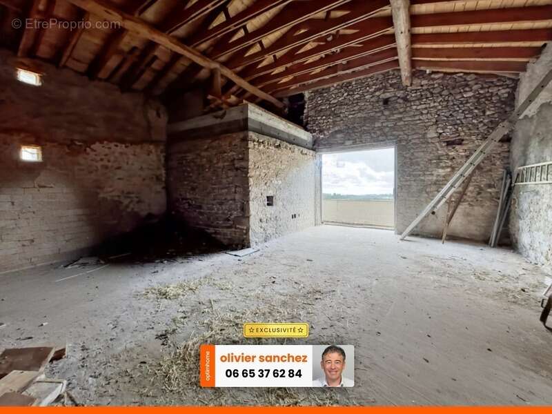 Maison à SAINT-GENES-CHAMPANELLE