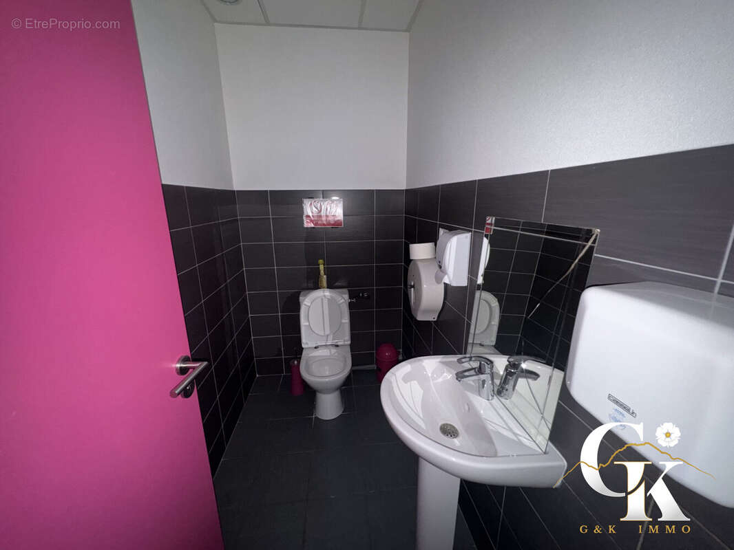 Commerce à SAINT-ETIENNE-DE-CROSSEY