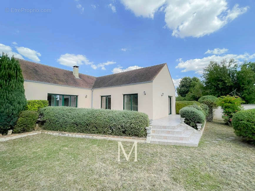 Maison de 120m² à Misy-sur-Yonne - 1460m² de terrain - photo 2
