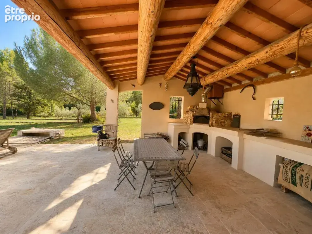 Magnifique propriété à Trets au calme sur parcelle de 4358 m² - photo 4