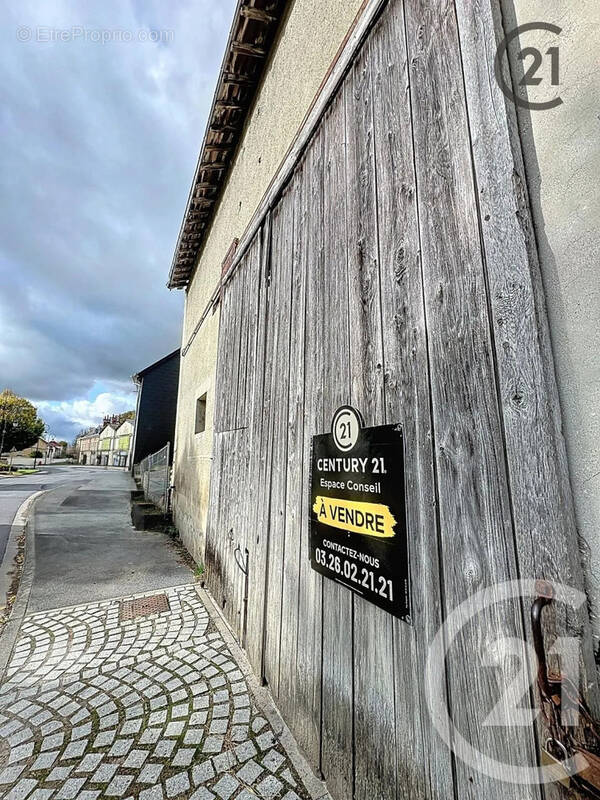 Terrain à CHATEAU-PORCIEN