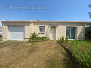 Maison à SAINT-ETIENNE-DE-MER-MORTE