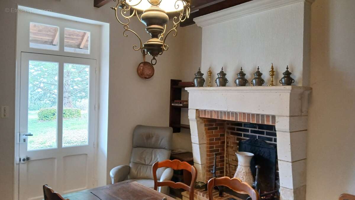 Maison 7 pièces 160 m² à vendre à Saint-Severin (16390) - photo 9