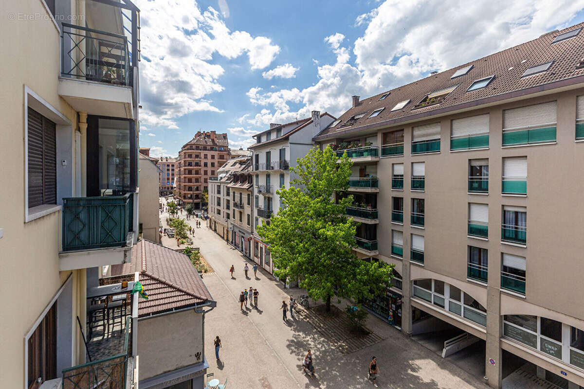 Agence immobiliere laforet - exclusivite - "pétunia" - annecy hyper-centre - appartement t3 de 63,03m² - balcons - cave - grenie - photo 9
