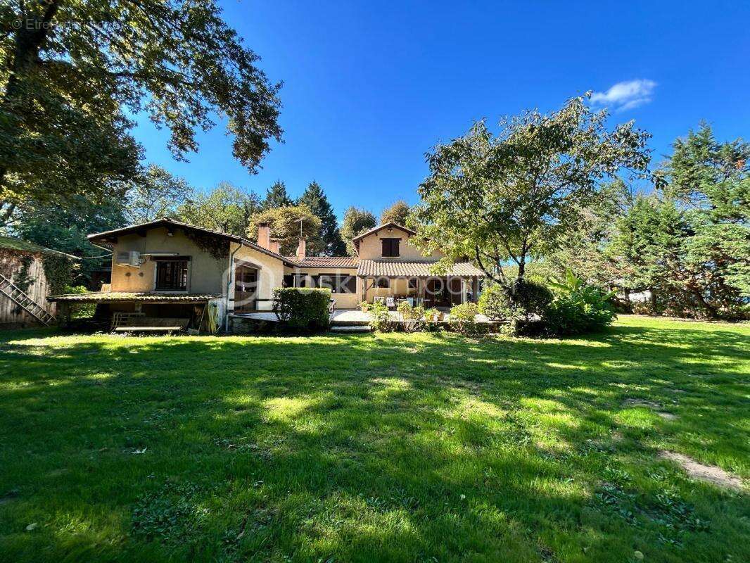 Maison à AUBIE-ET-ESPESSAS