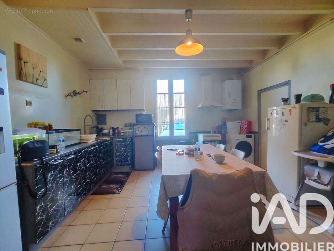 Maison 200 m² à Saint-Seurin-Sur-L'isle  - photo 3