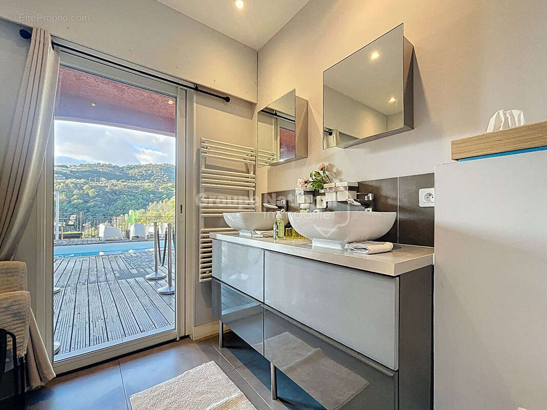 Maison à MANDELIEU-LA-NAPOULE