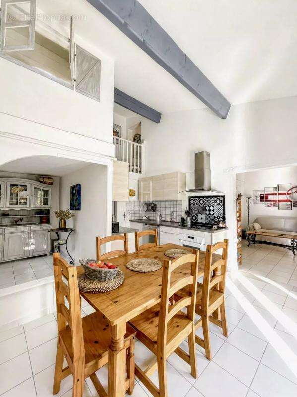 Maison à MOURIES