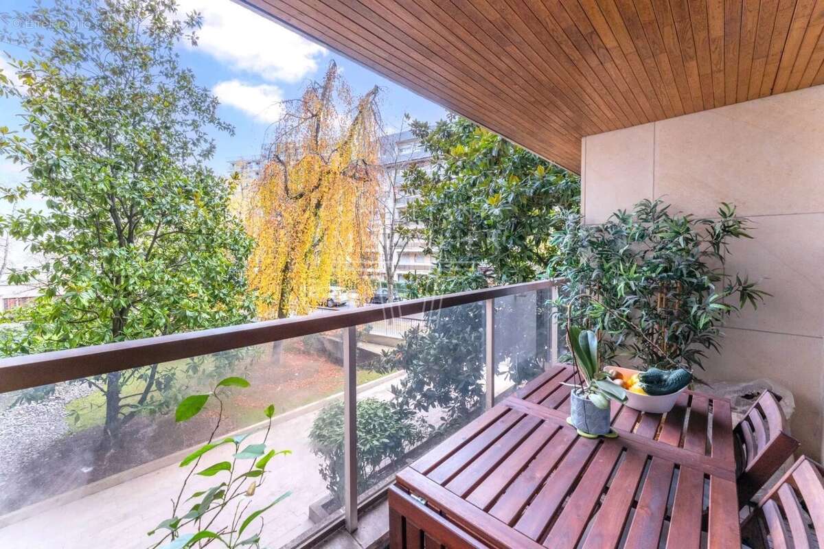 Appartement à NEUILLY-SUR-SEINE
