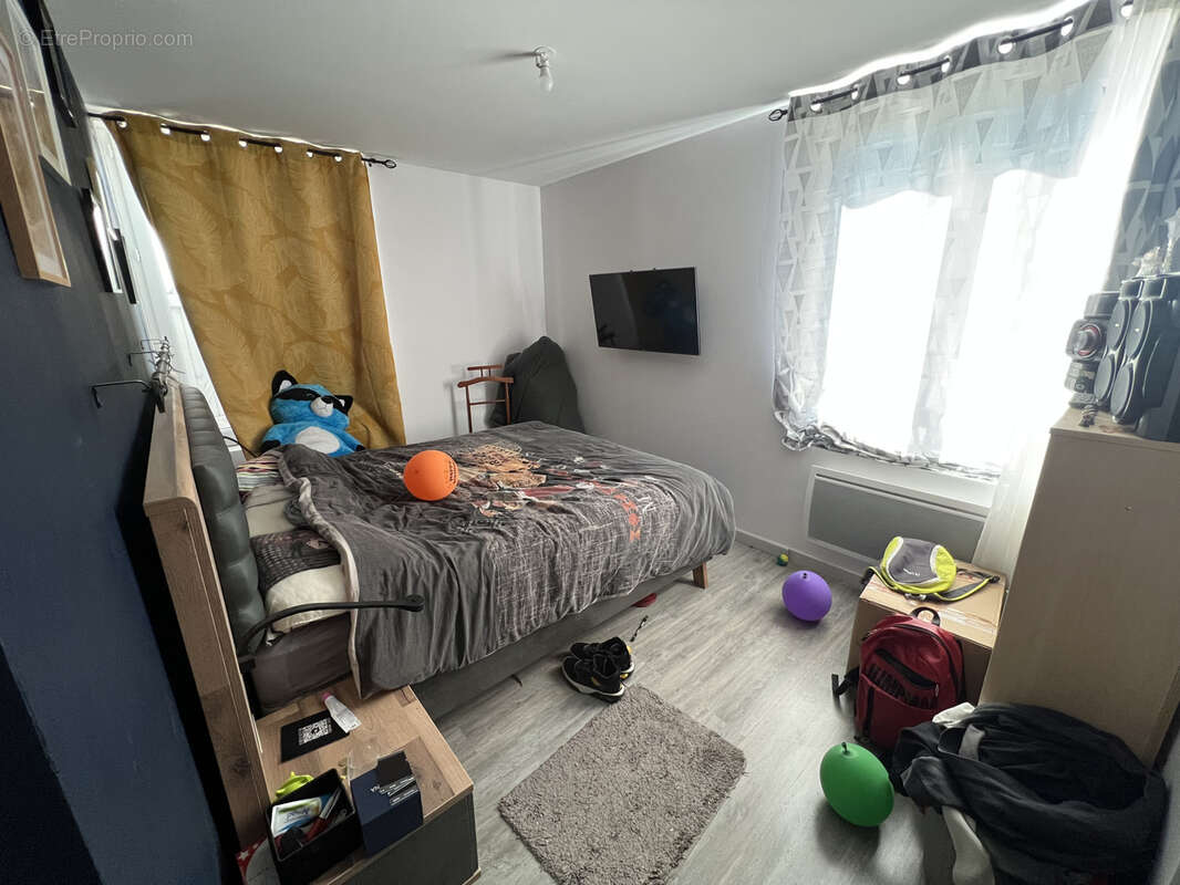 Maison à MONTAIGNAC-SAINT-HIPPOLYTE