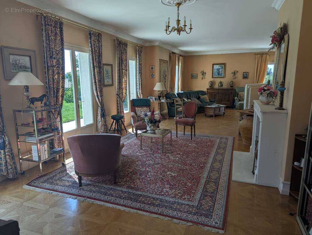 Maison à MONTGIVRAY