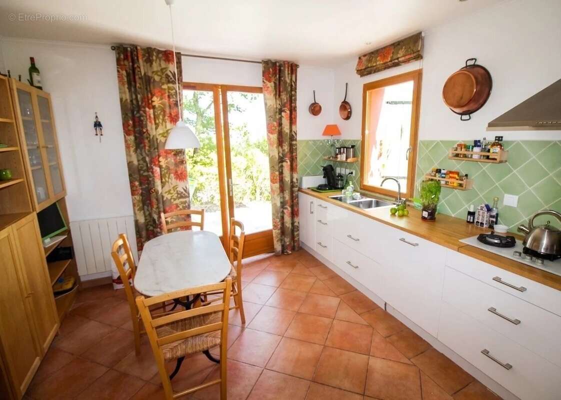 Maison à BESSE-SUR-ISSOLE