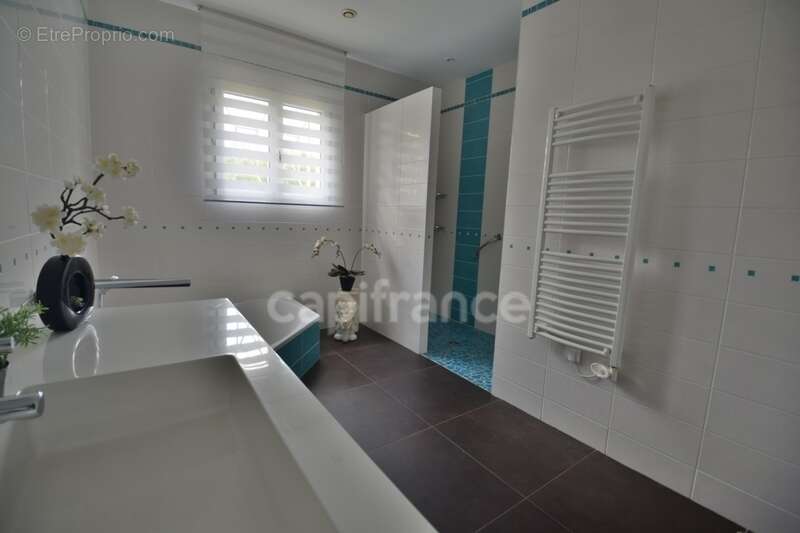Propriété au calme - 5 chambres - T3 attenant - garage XXL - piscine - à MARMANDE (47) - photo 24