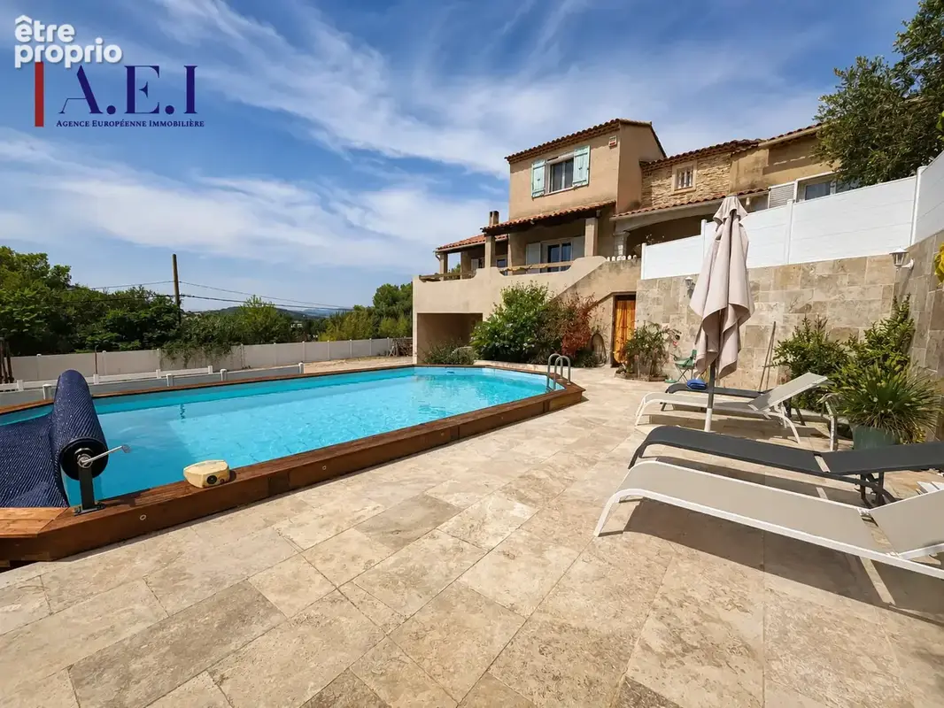 La Seyne-sur-Mer   Belle villa familiale 5 pièces sur 1 080 m2 de terrain - photo 2