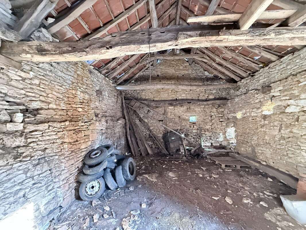 Maison 170 m² à Saint-Cernin-De-Larche  - photo 6