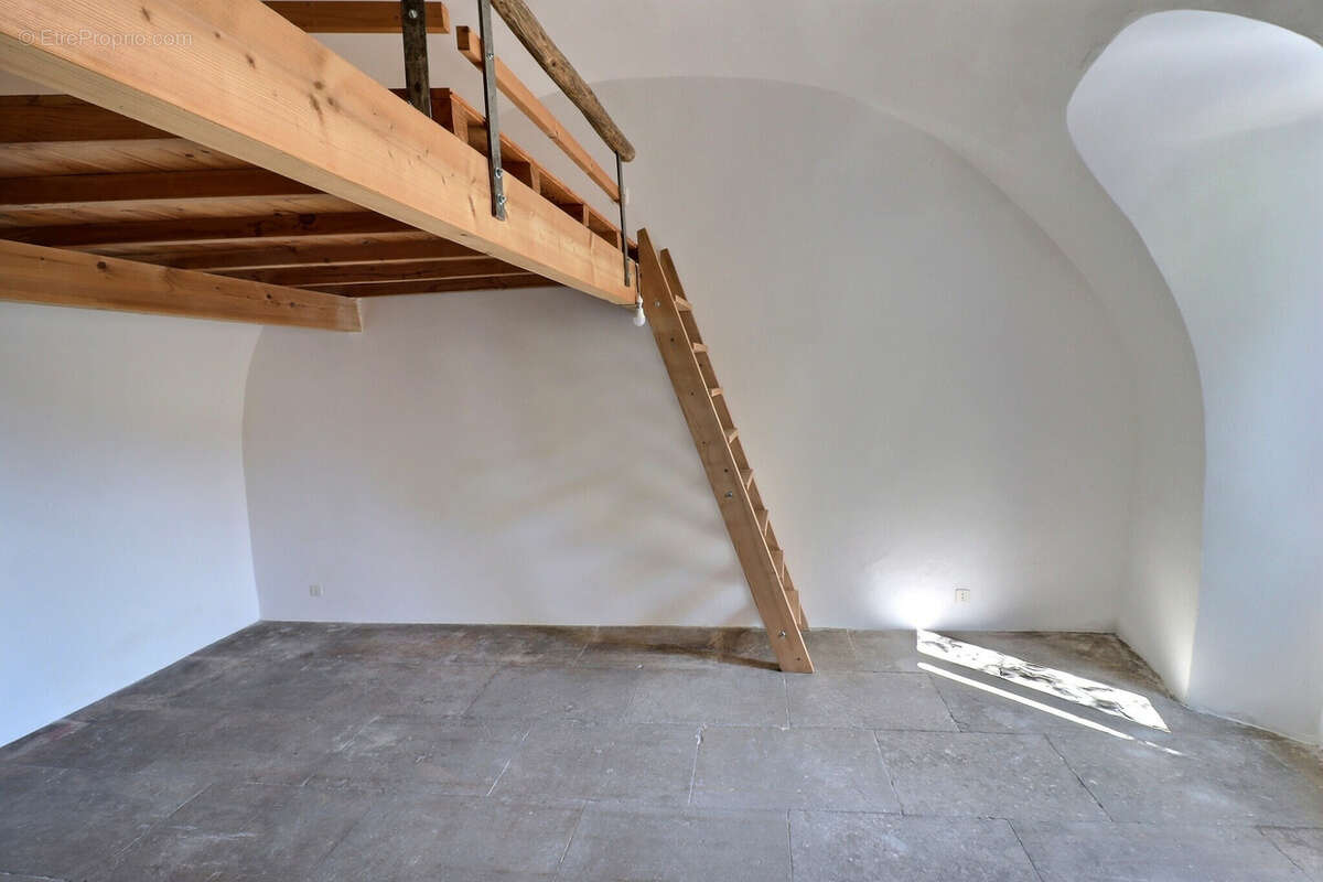 Maison à SAINT-BAUZILLE-DE-MONTMEL