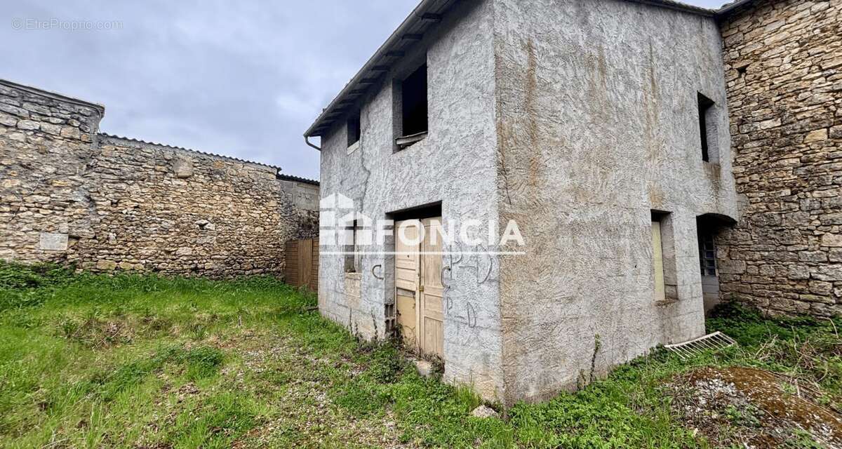 Appartement à LAVAUSSEAU