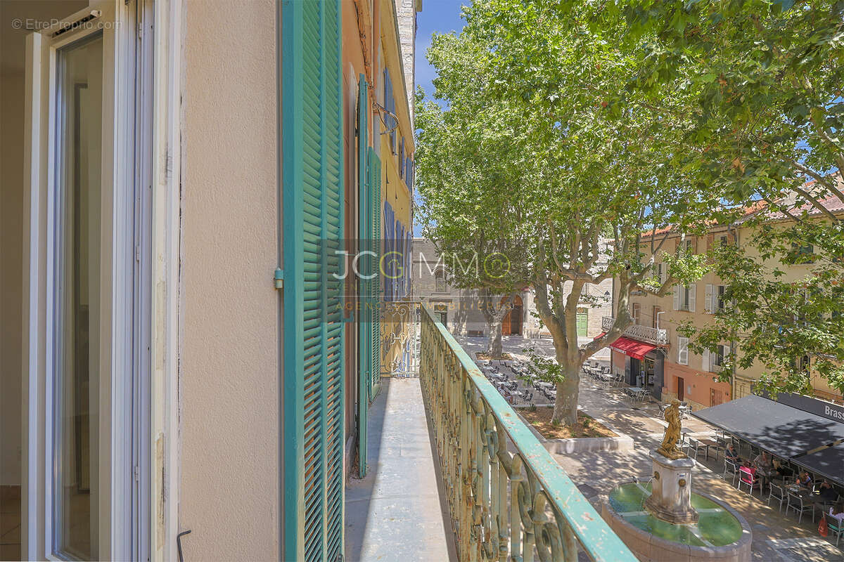 Appartement à SOLLIES-PONT