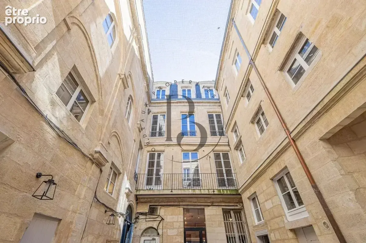 BORDEAUX CHARTRONS - Appartement à rénover avec vue sur la Garonne - photo 5