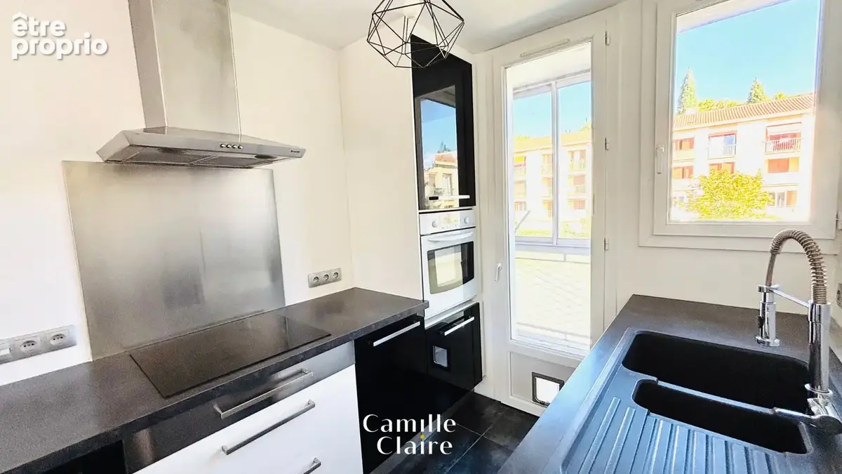 Appartement  T3 traversant en dernier étage, entièrement rénové sur Aix en Provence, vue dégagée, commerces à - photo 8