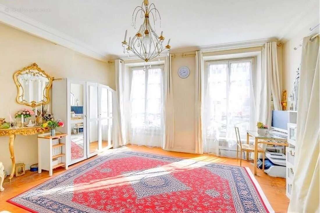 Appartement à PARIS-9E
