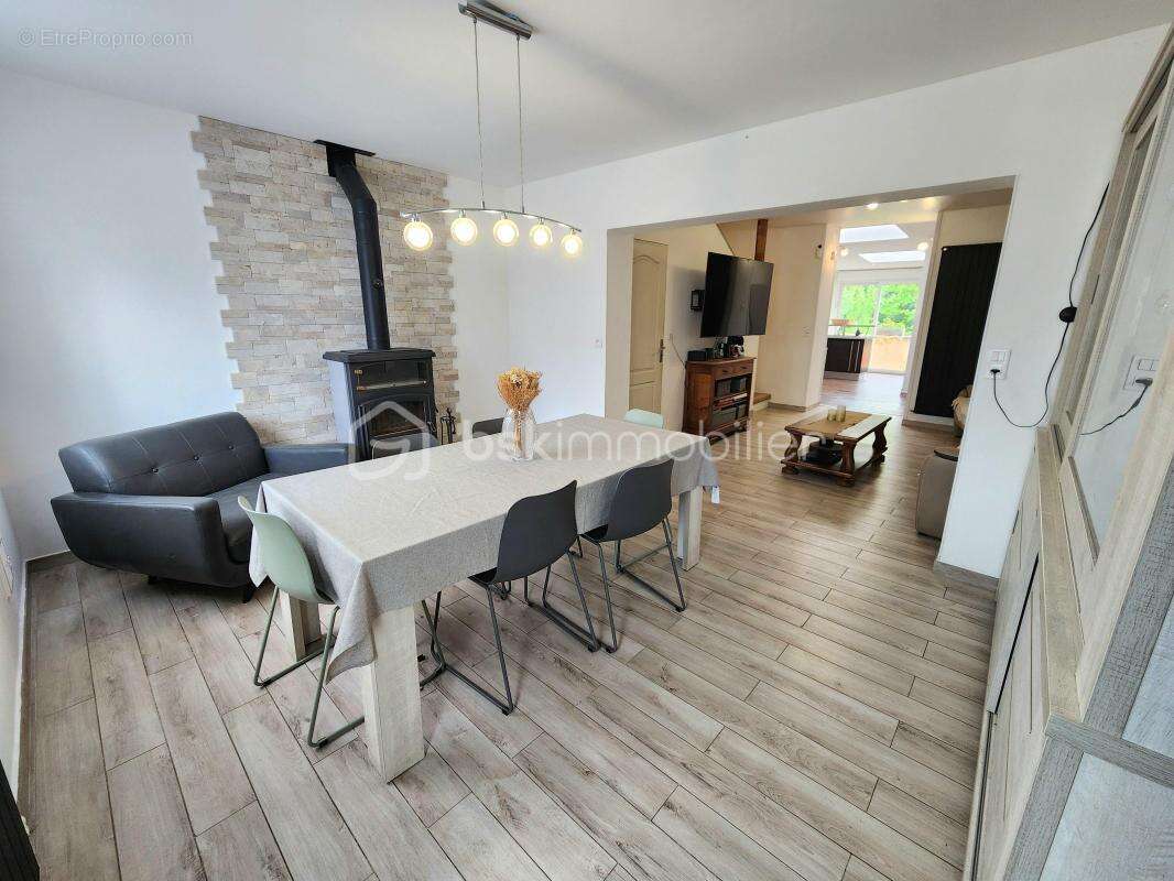 Maison individuelle, 3 grandes chambres, jardin, local commercial récent, sous-sol - photo 3