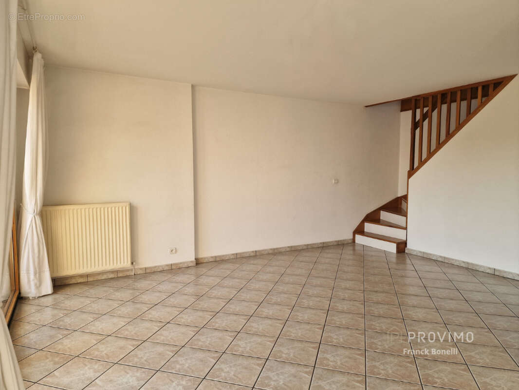 Appartement à SAINT-JULIEN-EN-GENEVOIS