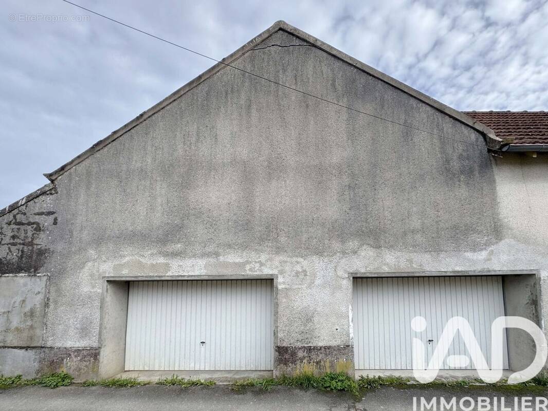 Photo 1 - Parking à SOIGNOLLES-EN-BRIE