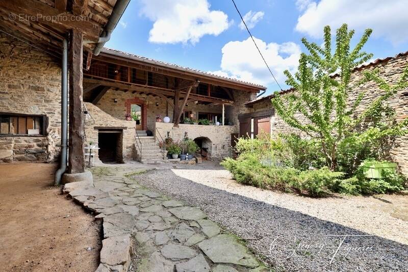 Maison à LARAJASSE