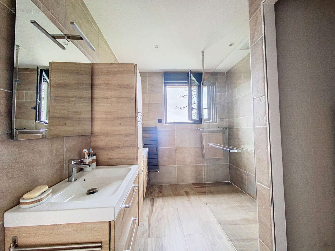 Maison à DONVILLE-LES-BAINS