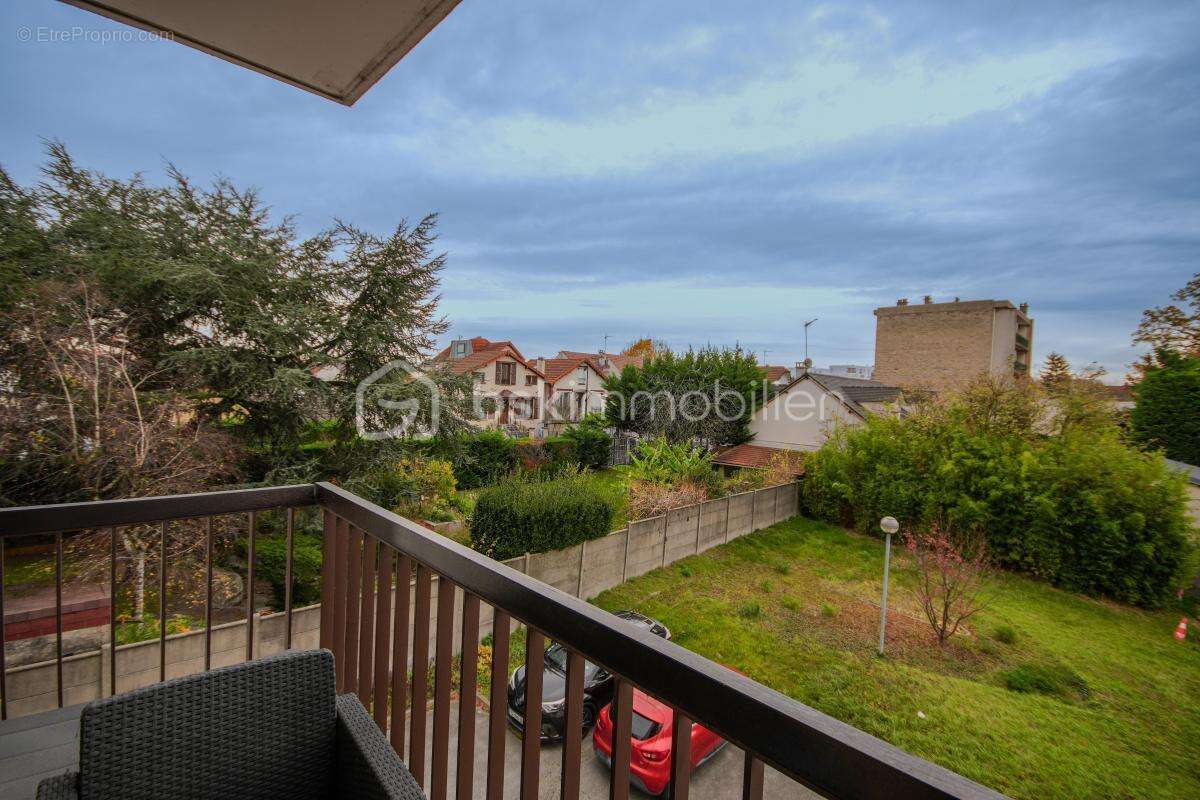 Appartement à LES PAVILLONS-SOUS-BOIS