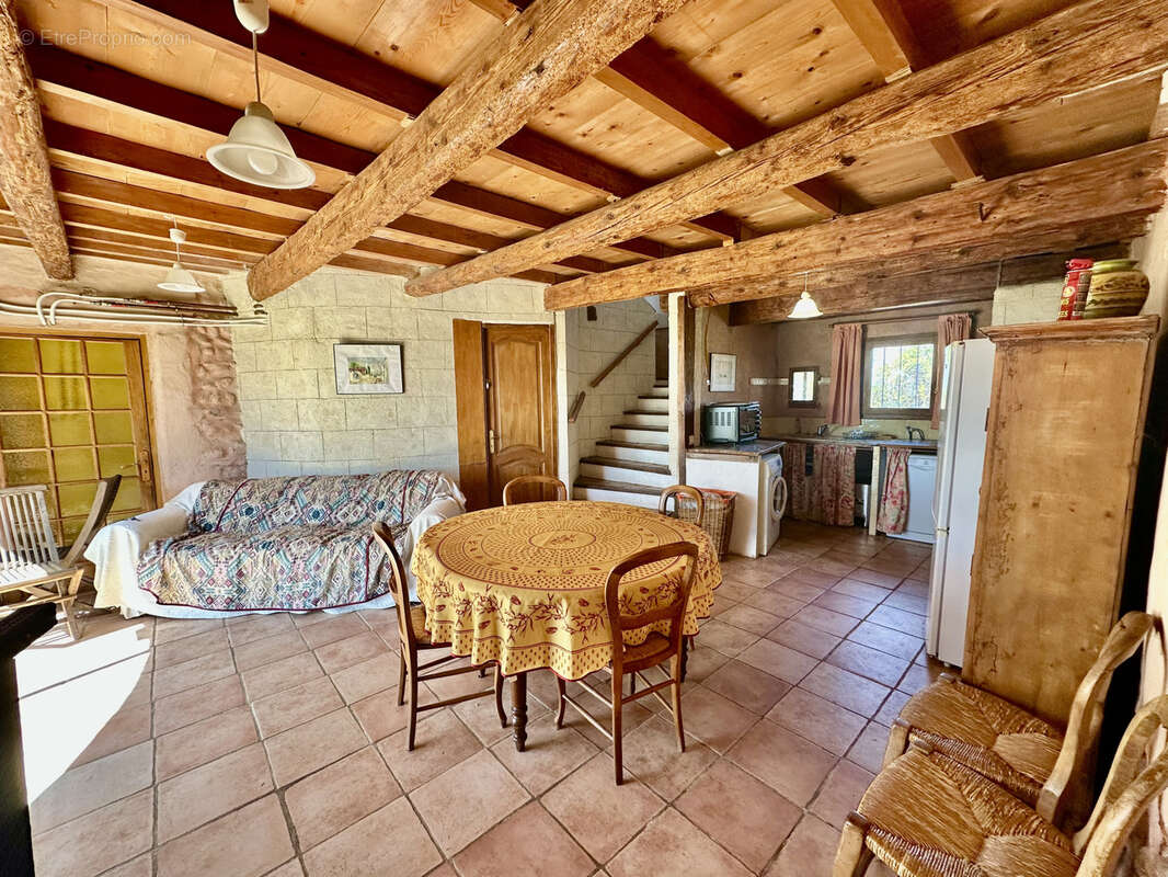 Moulès(13) : Authentique Mas T10 du XVIIIème de 252 m2 + Dépendances sur 1.9 hectare - photo 7