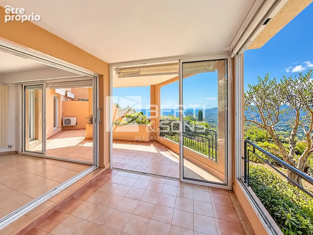 Exclusivite - mandelieu domaine le grand duc -  appartement 3 pieces rdj surélevé et jardin avec vue mer et esterel ! - photo 3