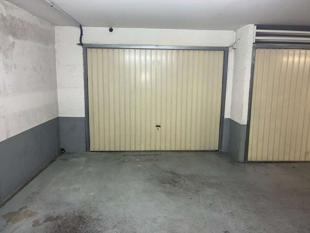 Parking à PARIS-9E