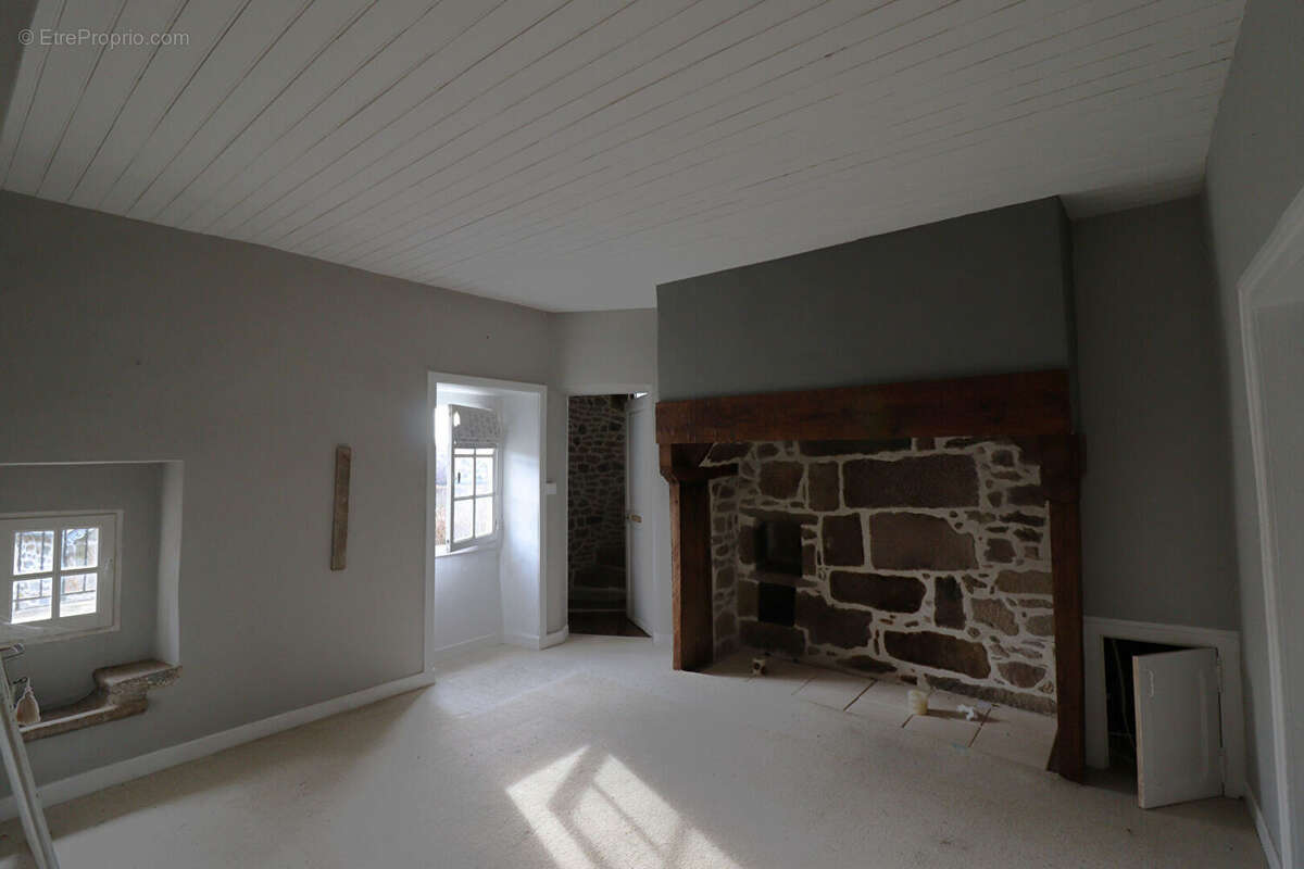 CORREZE. Ville de CORREZE. Maison en pierre avec 6 chambres. - photo 9