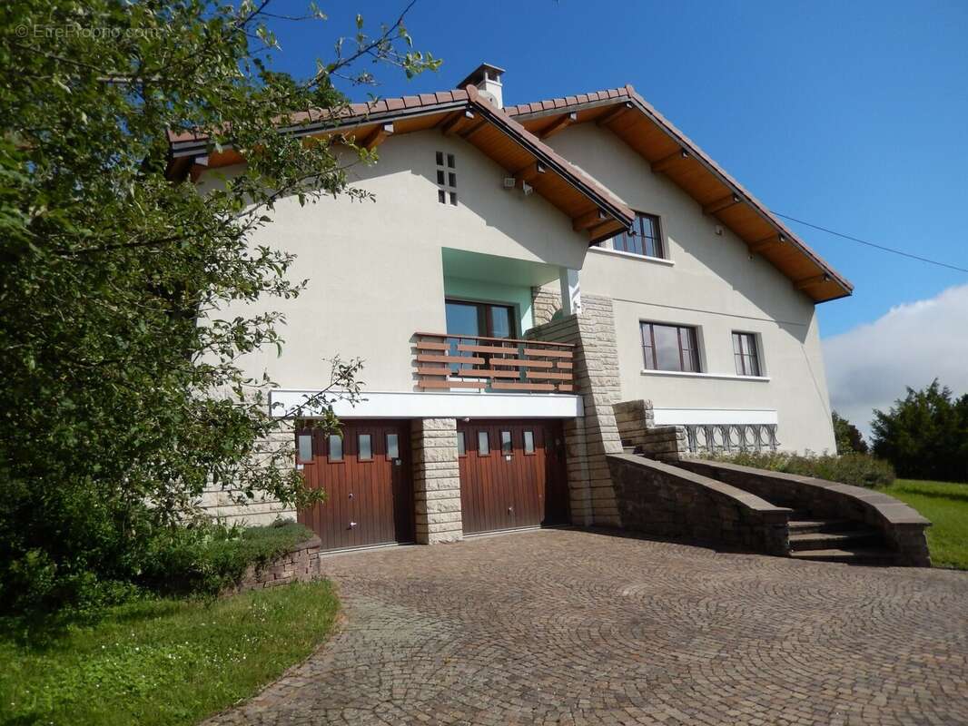 Propriété à vendre à Vétraz-Monthoux - Maison à VETRAZ-MONTHOUX
