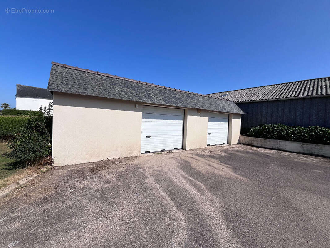 A VENDRE - Maison Le Cloitre Saint Thegonnec 5 pièce(s) - photo 13