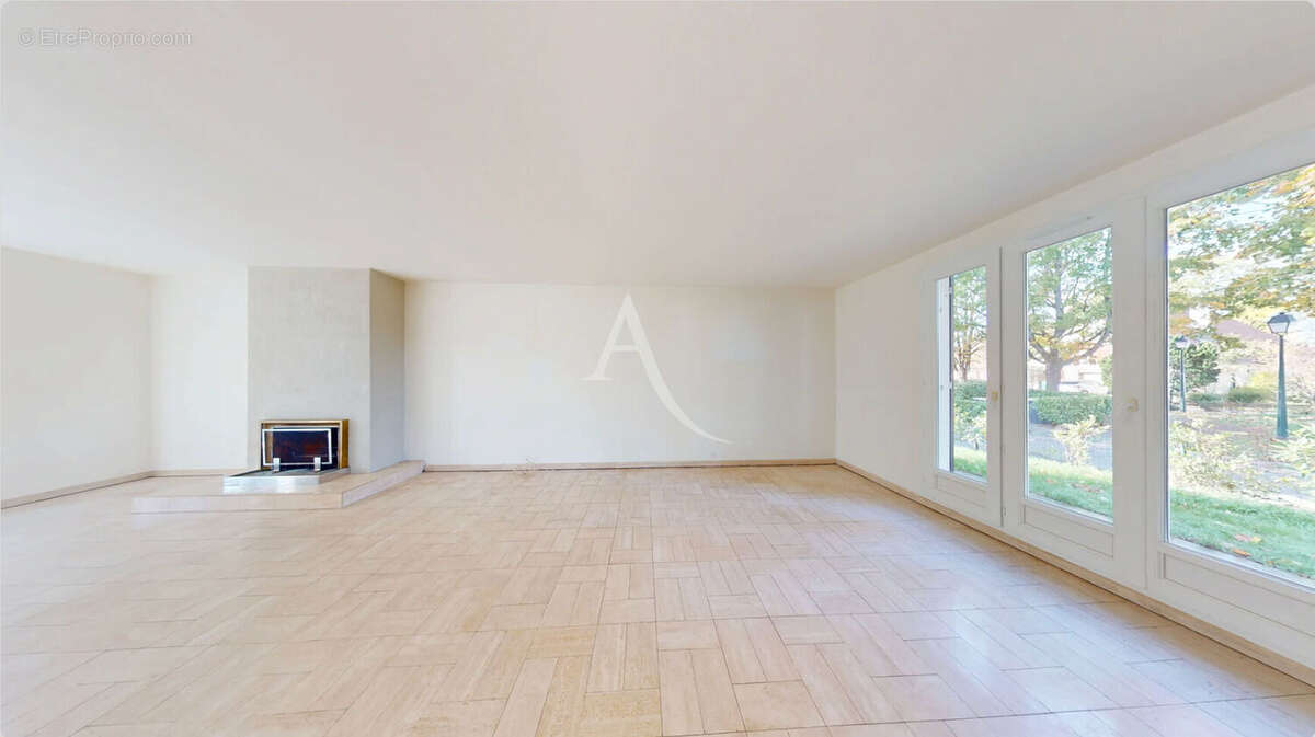 Maison à LA QUEUE-EN-BRIE