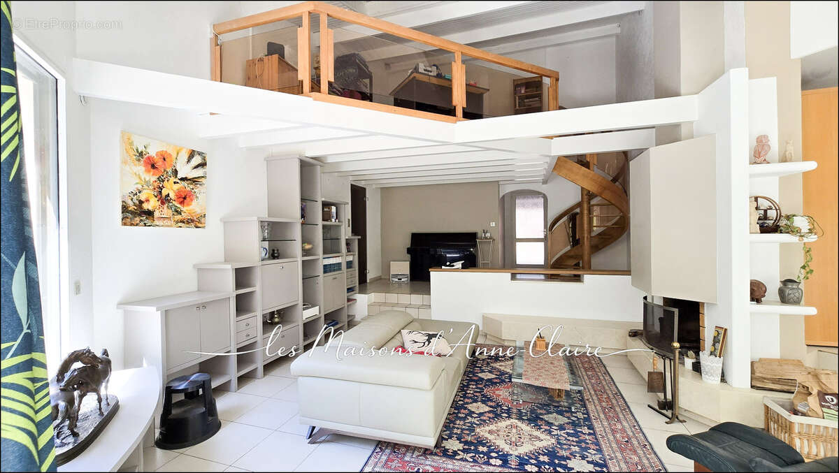 Au calme, au cœur d’un site boisé à 1500m du centre de SAINTE-PAZANNE, maison d’architecte quasi de plain-pied - photo 5