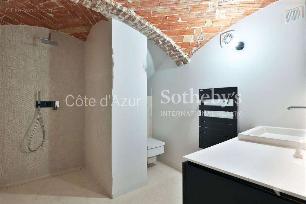 Appartement à ROQUEBRUNE-CAP-MARTIN