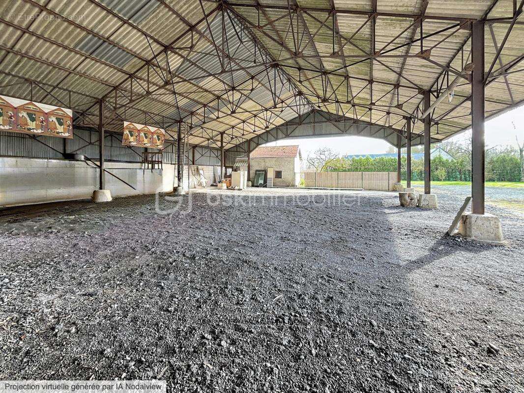 Corps de ferme avec hangars  et pature - photo 3