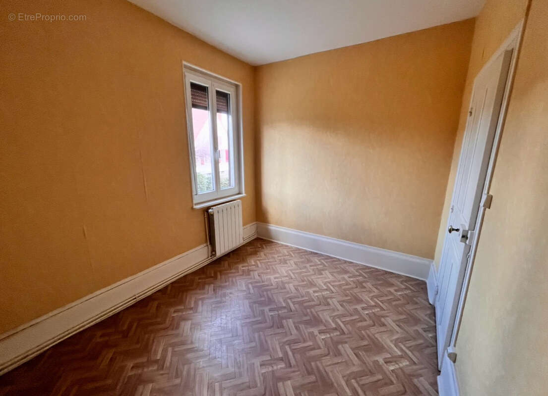 À Bourbon-Lancy (71), immeuble à vendre 105000 € - photo 8