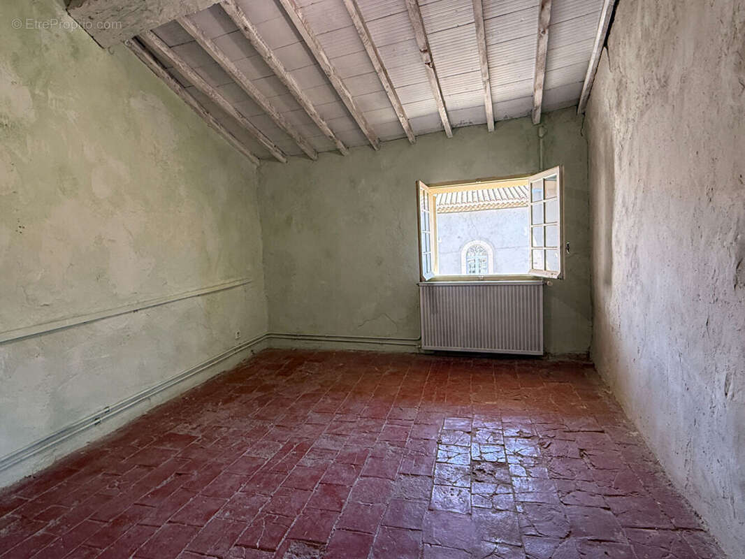 Maison à LA ROQUE-D'ANTHERON