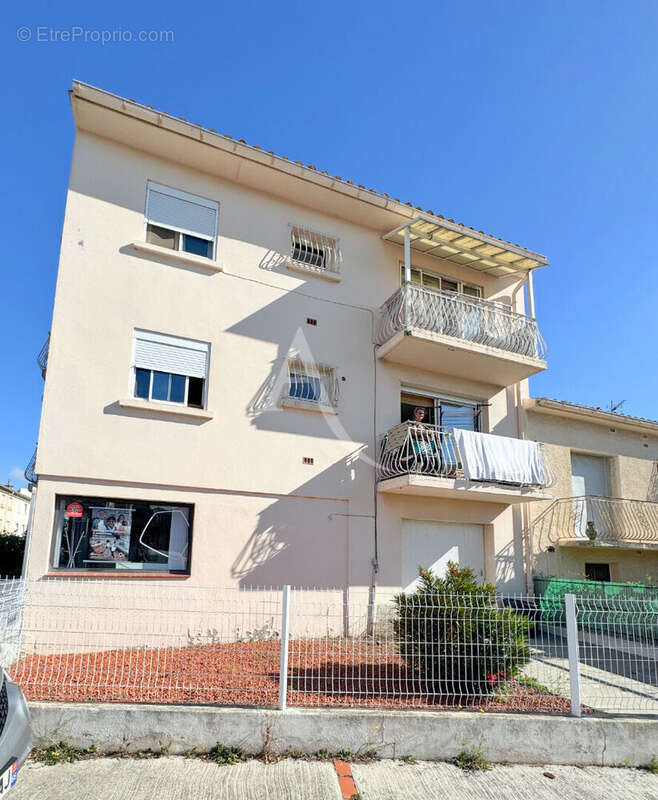 SAINT CYPRIEN VILLAGE - IMMEUBLE  - 235 m²  - Deux appartements F4 et local commercial -  Jardins et Garages - photo 3