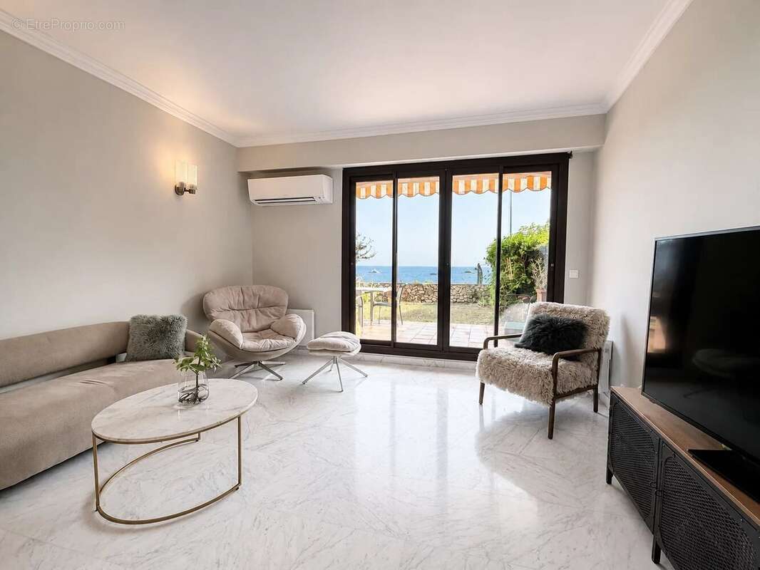 ROQUEBRUNE-CAP-MARTIN QUARTIER VIGIE - À vendre, appartement avec vue mer panoramique à la frontière de Monaco - photo 5