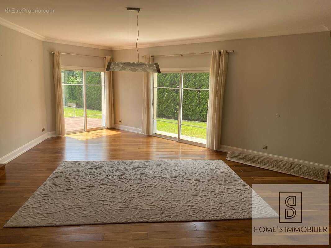 Maison 348 m² à Magny-Le-Hongre  - photo 9