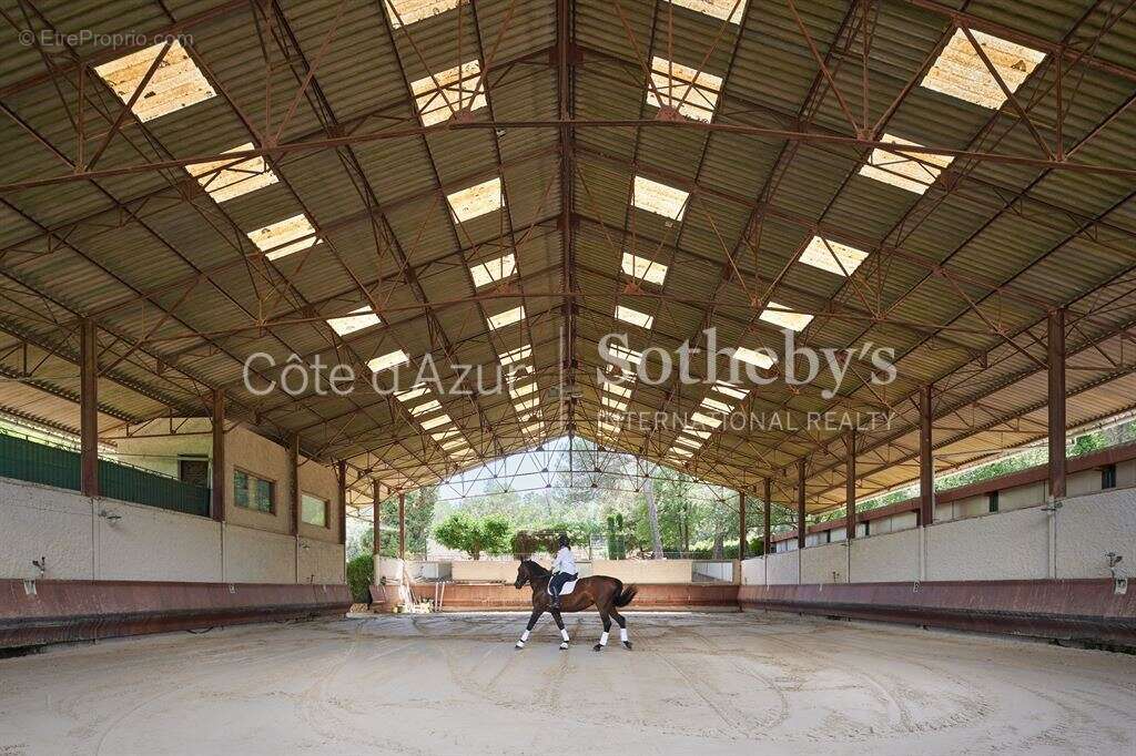 Maison à ROQUEFORT-LES-PINS